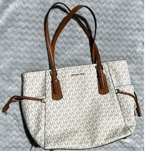Michael Kors Cream/Tan Signature Coated Canvas and Leather Voyager Tote GORGEOUS